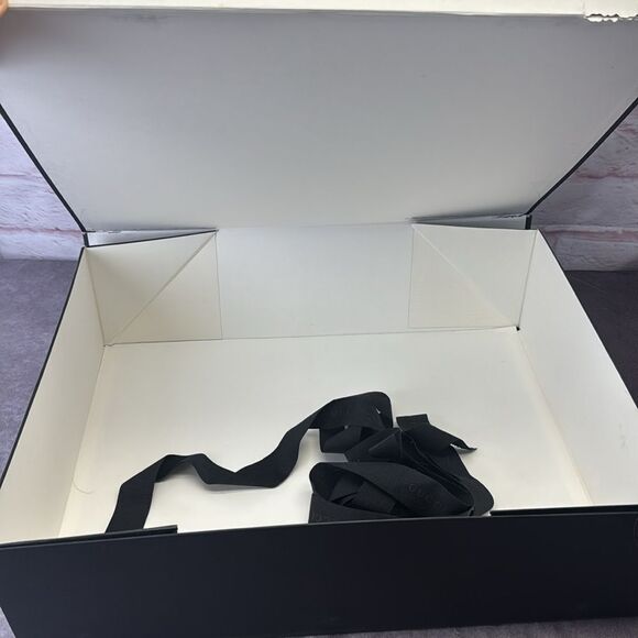 Large Gucci Box & Ribbon - Picture 6 of 7